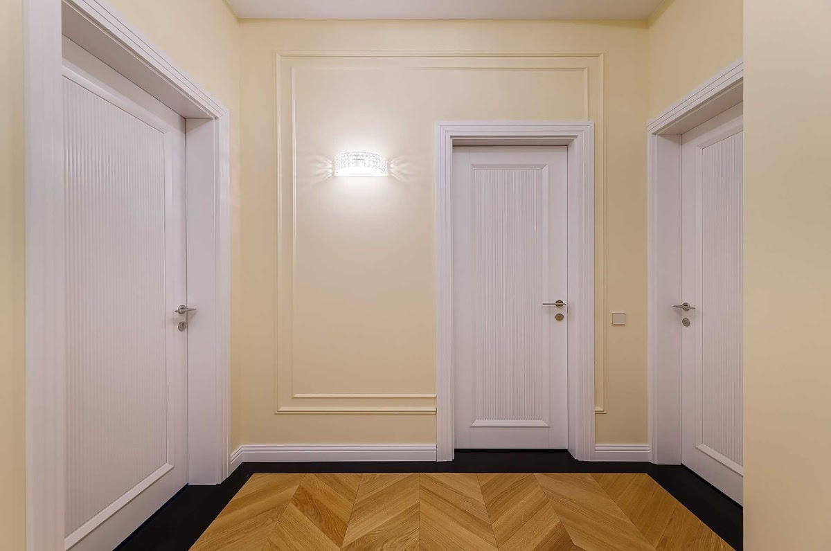 Hallway with herringbone parquet project by Companit Expert
